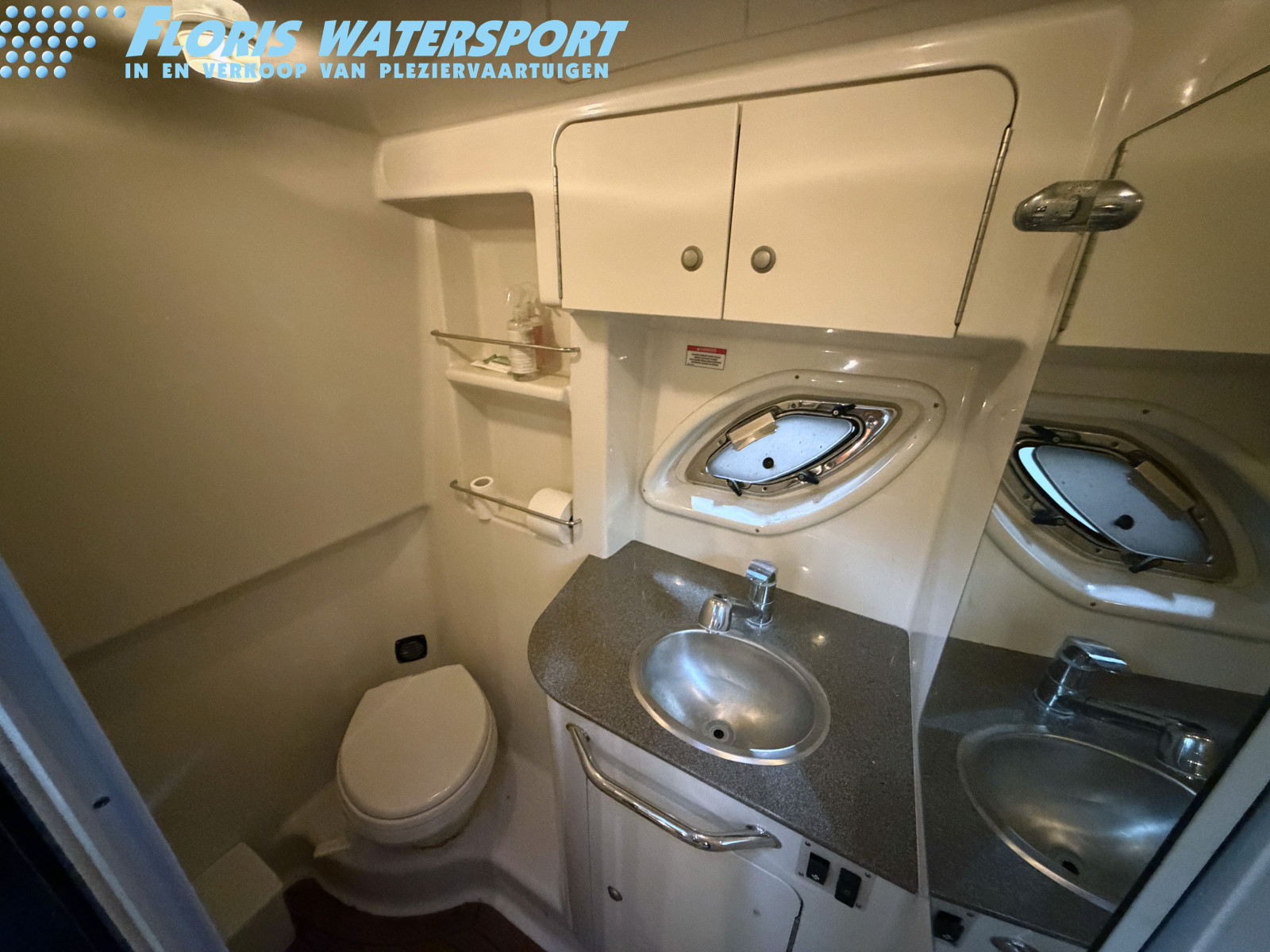 foto: 19 Sea Ray 335 Sundancer
