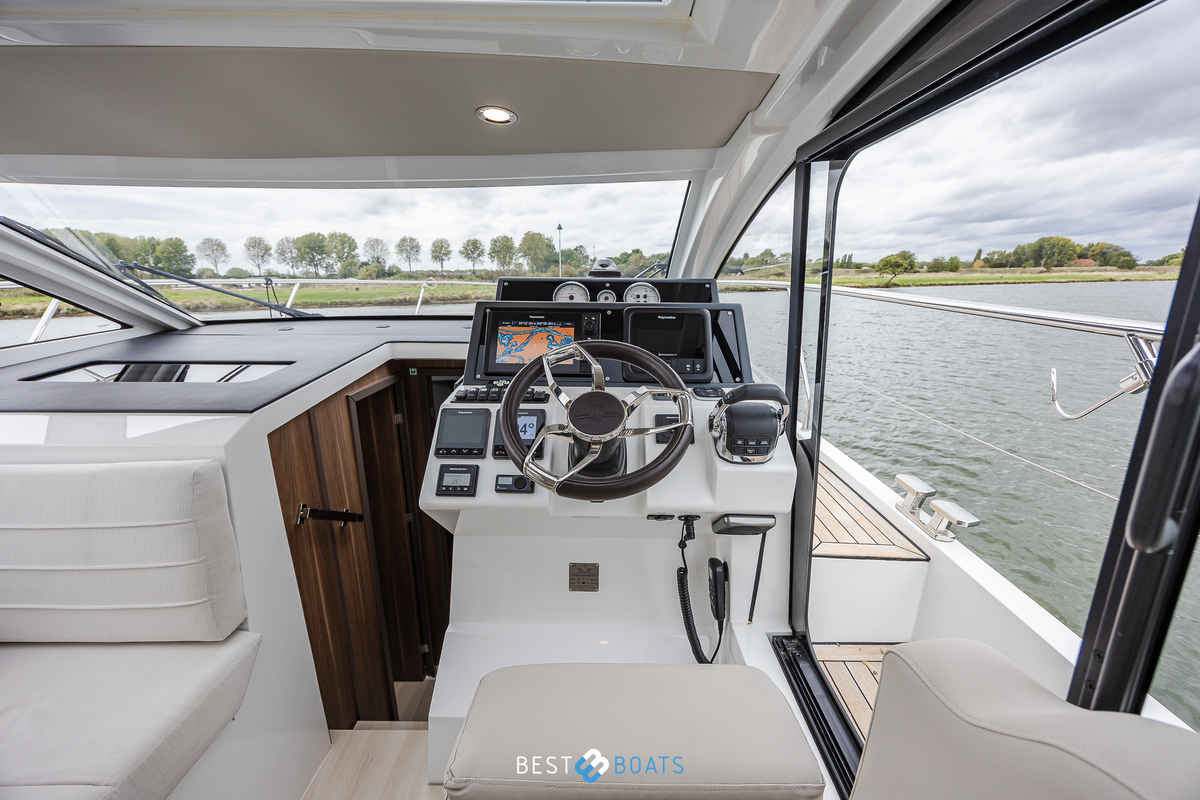 foto: 43 Sealine C330