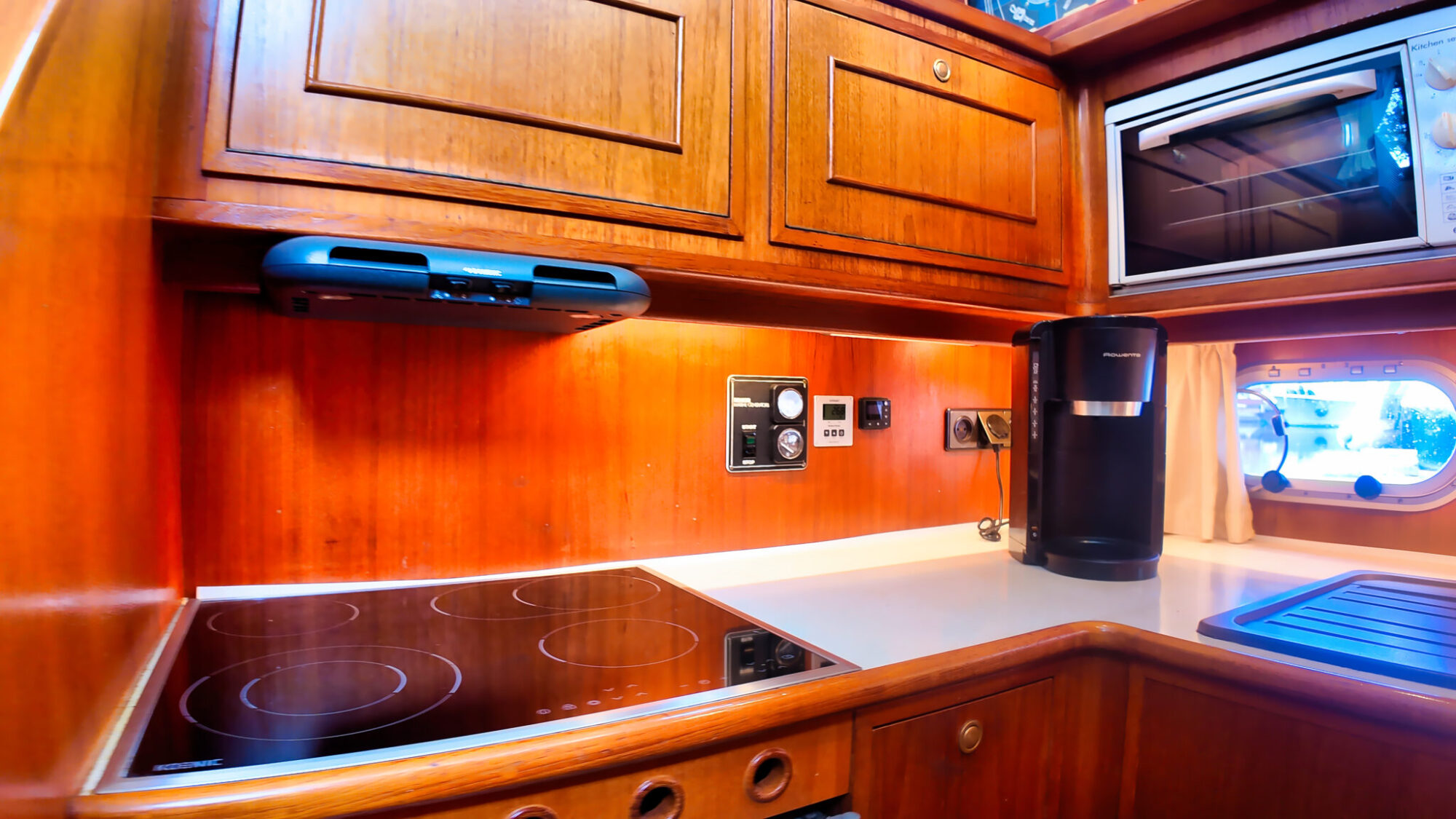 foto: 29 Neptunus Neptunus 138 / 46 Flybridge Sedan