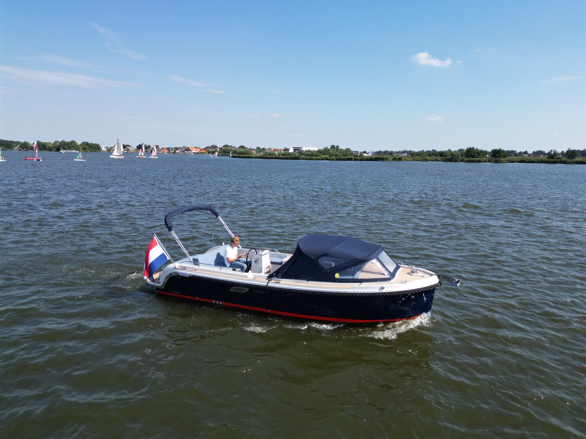 foto: 40 Interboat Intender 750 Cabin
