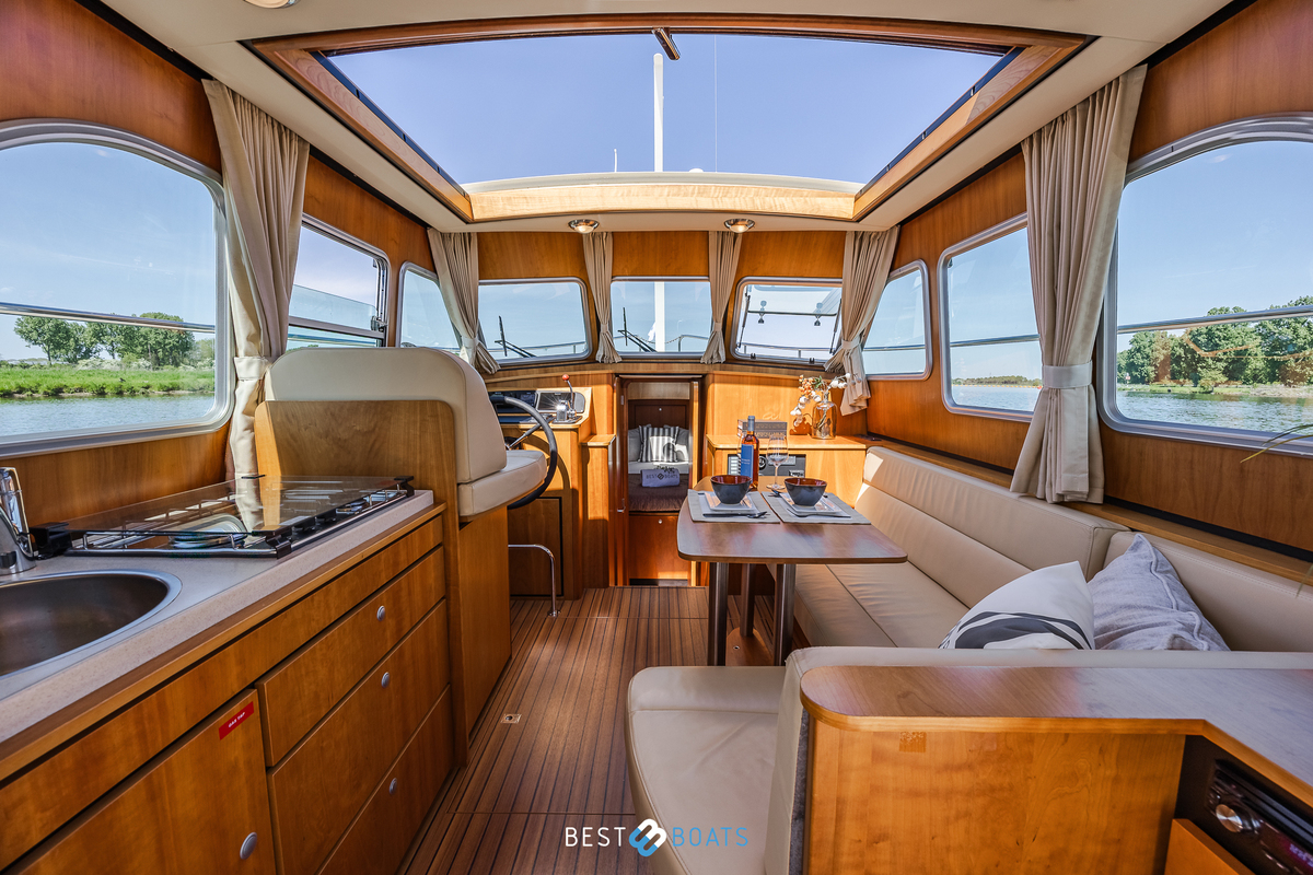 foto: 32 Linssen Grand Sturdy 29.9 Sedan 