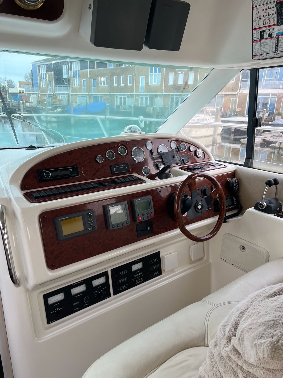 foto: 72 Jeanneau Prestige 36 Fly
