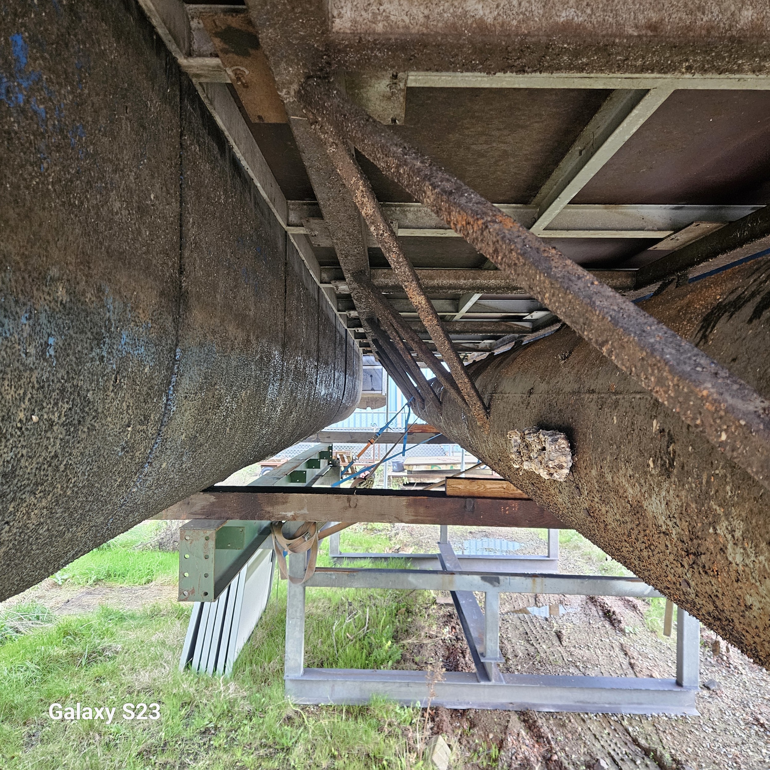 foto: 24 LST Boatin (onderstel) Houseboat