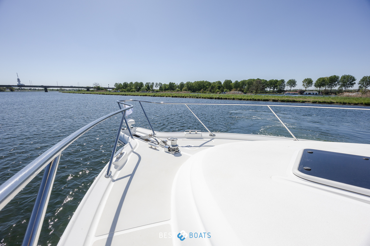 foto: 50 Tiara 4300 Sovran