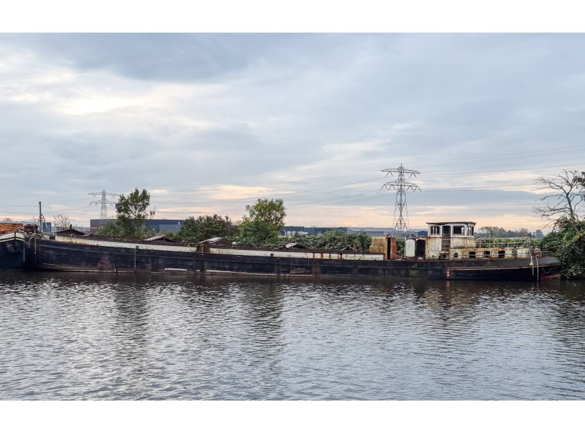 foto: 23 Luxe Motor Elizabeth III 42.46 casco