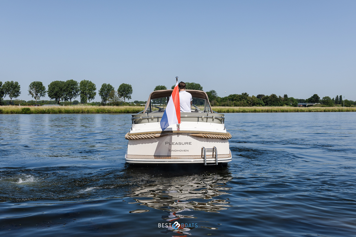 foto: 32 Interboat Intercruiser 27 Cabin