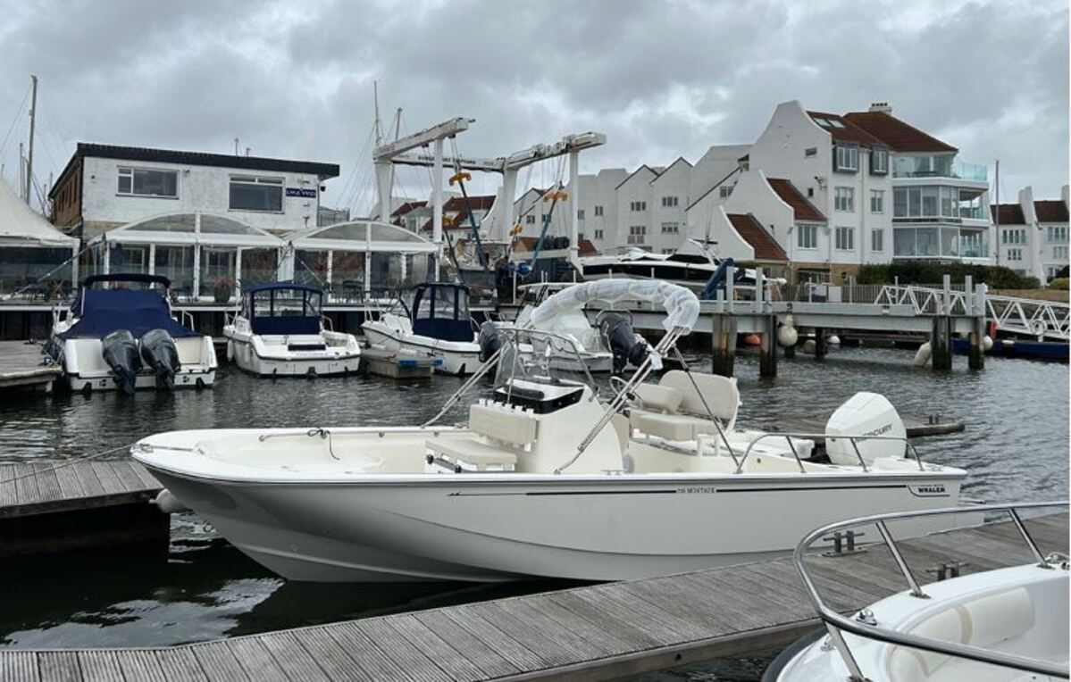 foto: 12 Boston Whaler 210 Montauk