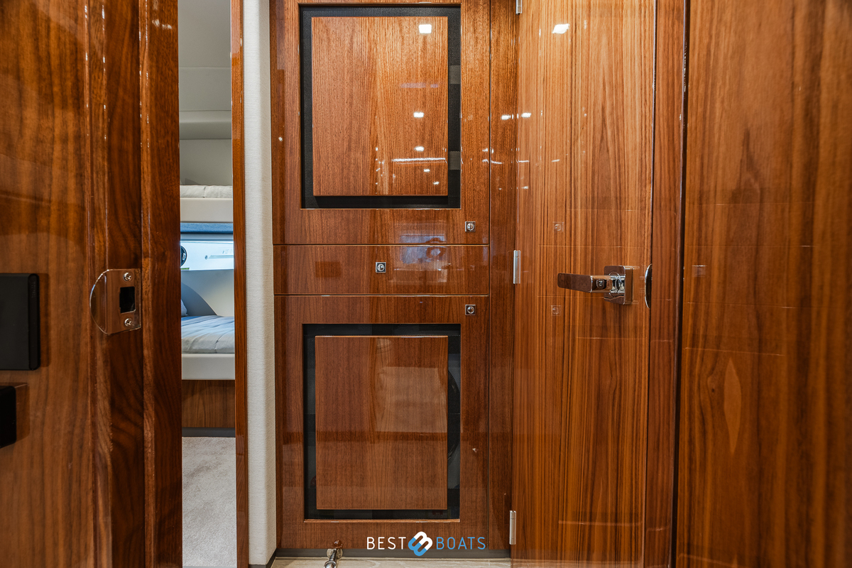 foto: 72 Riviera 4600 SPORT YACHT-PLATINUM EDITION