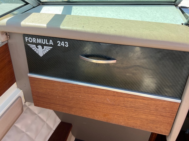 foto: 18 Formula Formula Thunderbird 20 GL