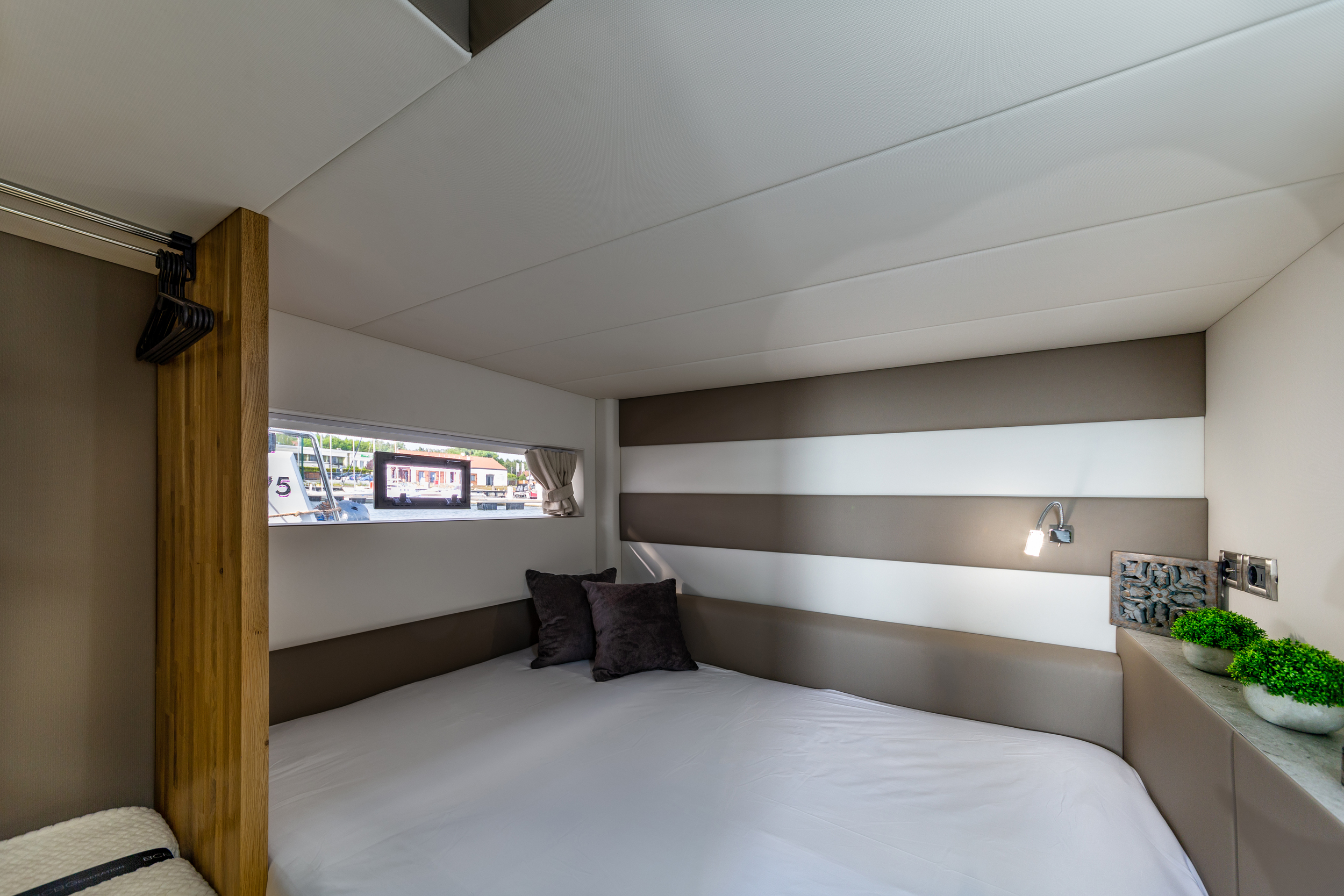 foto: 34 Nomadream Cat-House 1200 Double Decker Houseboat