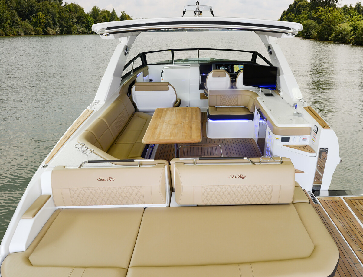 foto: 46 Sea Ray SLX 400
