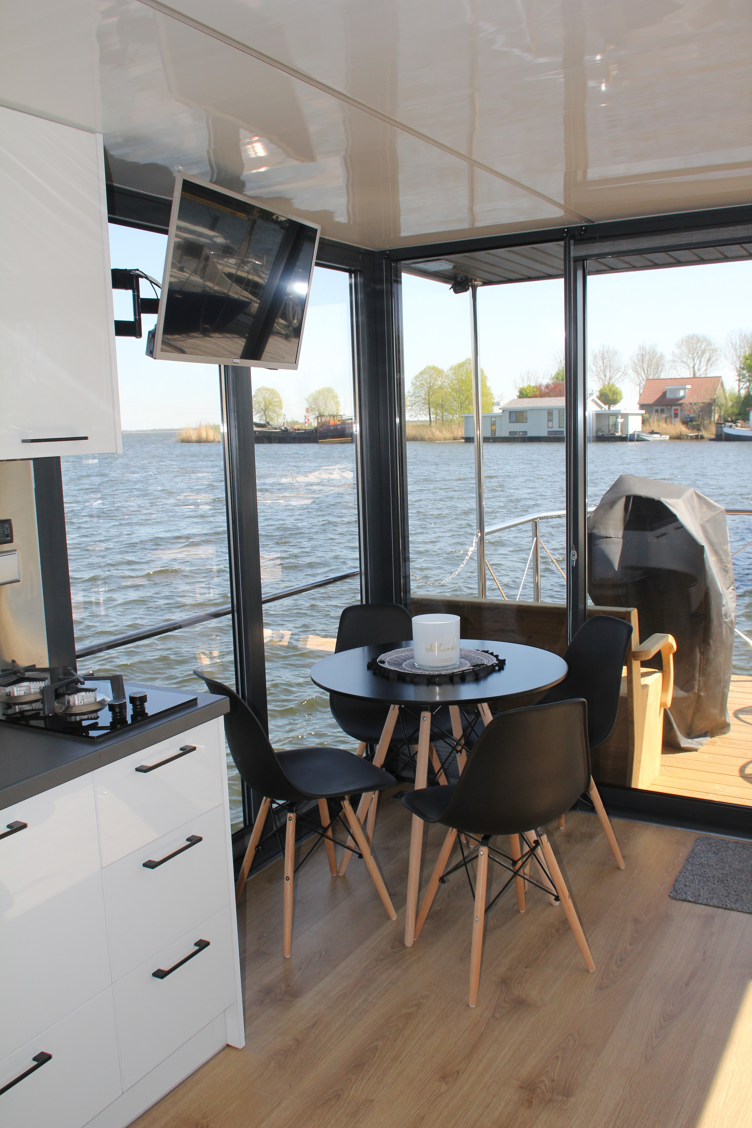 foto: 44 Campi 340 Houseboat
