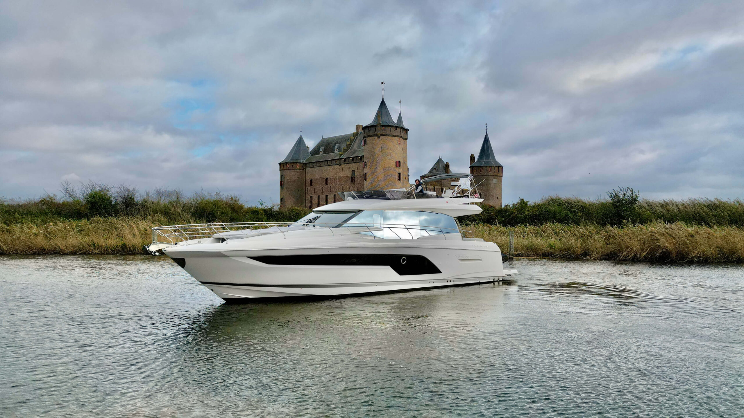 foto: 69 Prestige 590 Flybridge #49