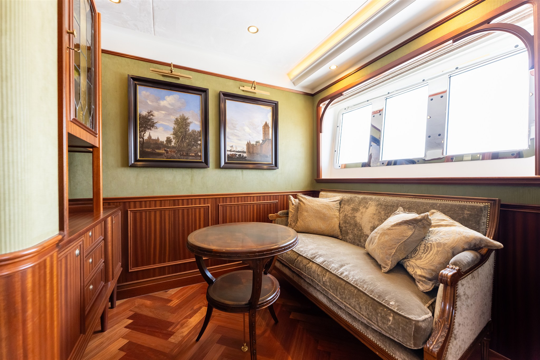 foto: 94 Van Der Valk Shipyard Custom Explorer
