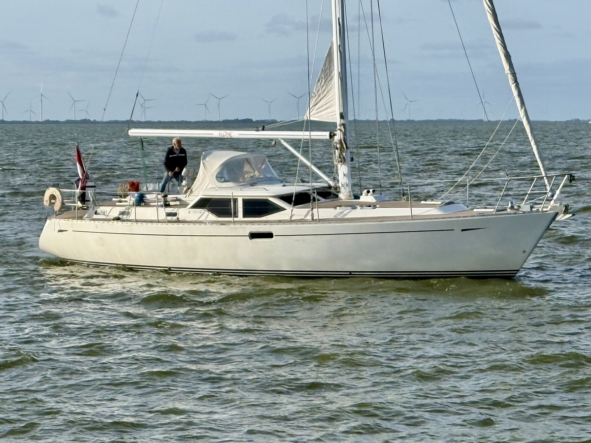 hoofdfoto: 1 Oyster 45 Deck Saloon