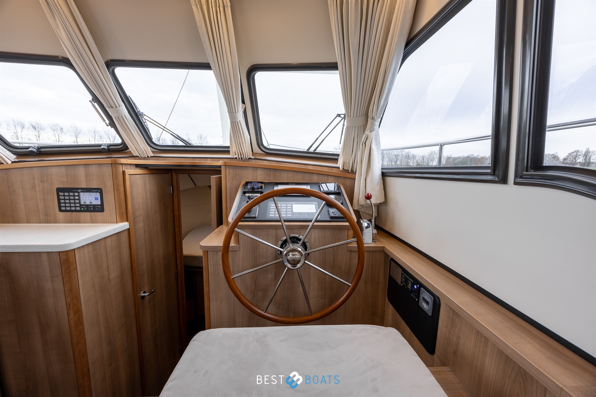 foto: 47 Linssen 30 SL Sedan