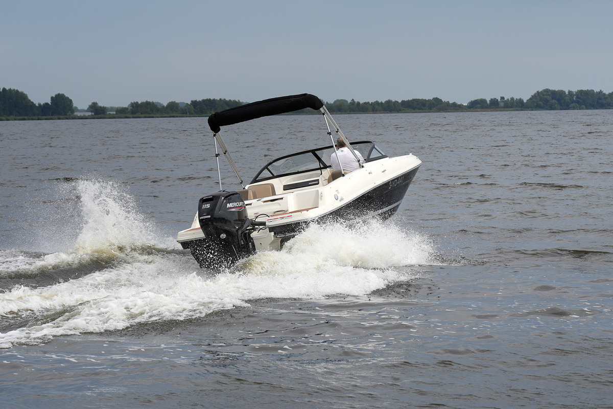 foto: 34 Bayliner VR4