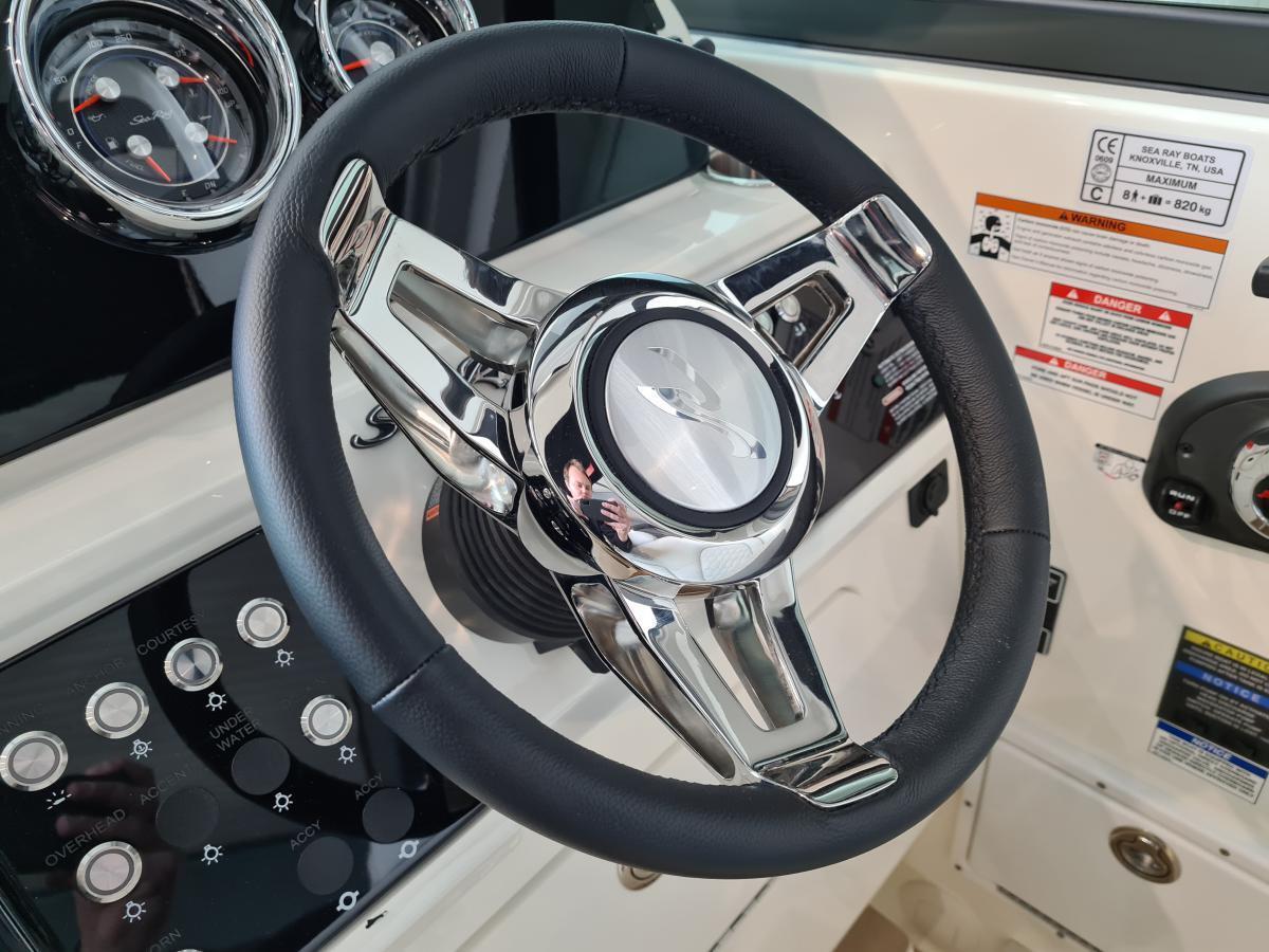 foto: 30 Sea Ray Sundancer 265