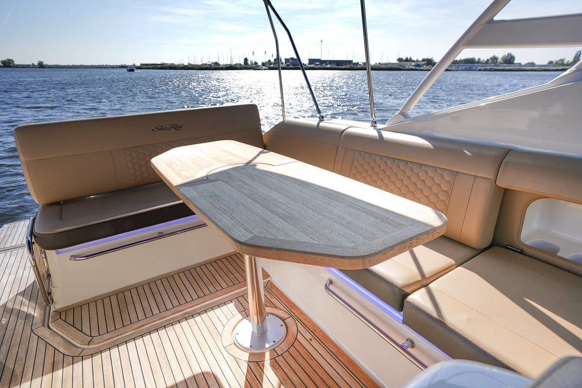 foto: 70 Sea Ray Sundancer 290