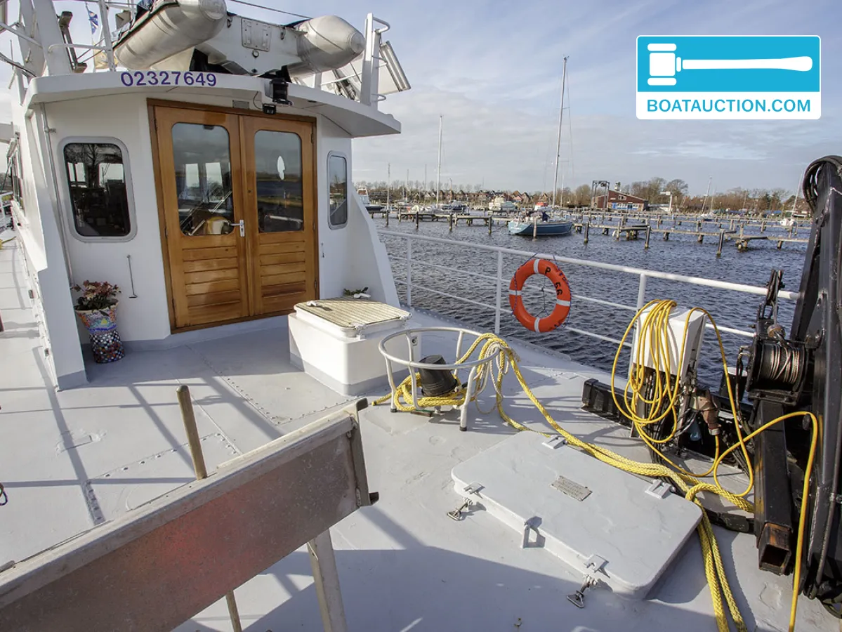 foto: 83 Bateau de patrouille 2300