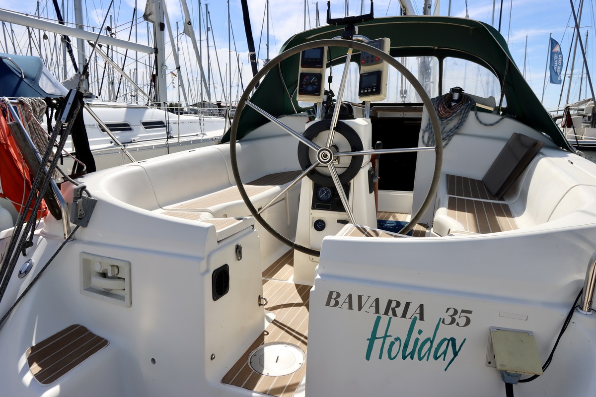 foto: 99 Bavaria 35 Holiday