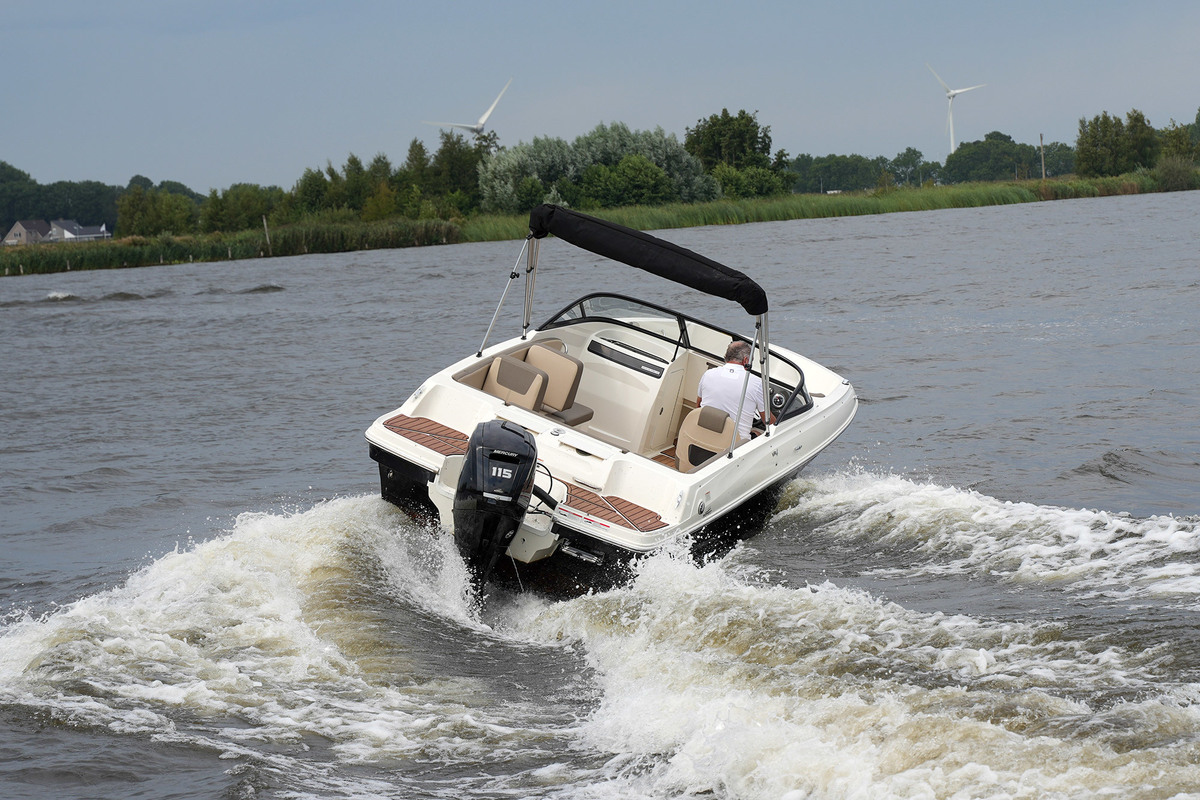 foto: 36 Bayliner VR4