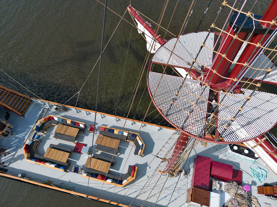 foto: 80 3 mast Charterschip / Evenementenboot 44 nachtgasten, 150 daggasten
