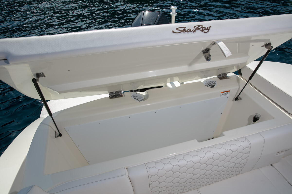 foto: 34 Sea Ray Sun Sport 230 OB
