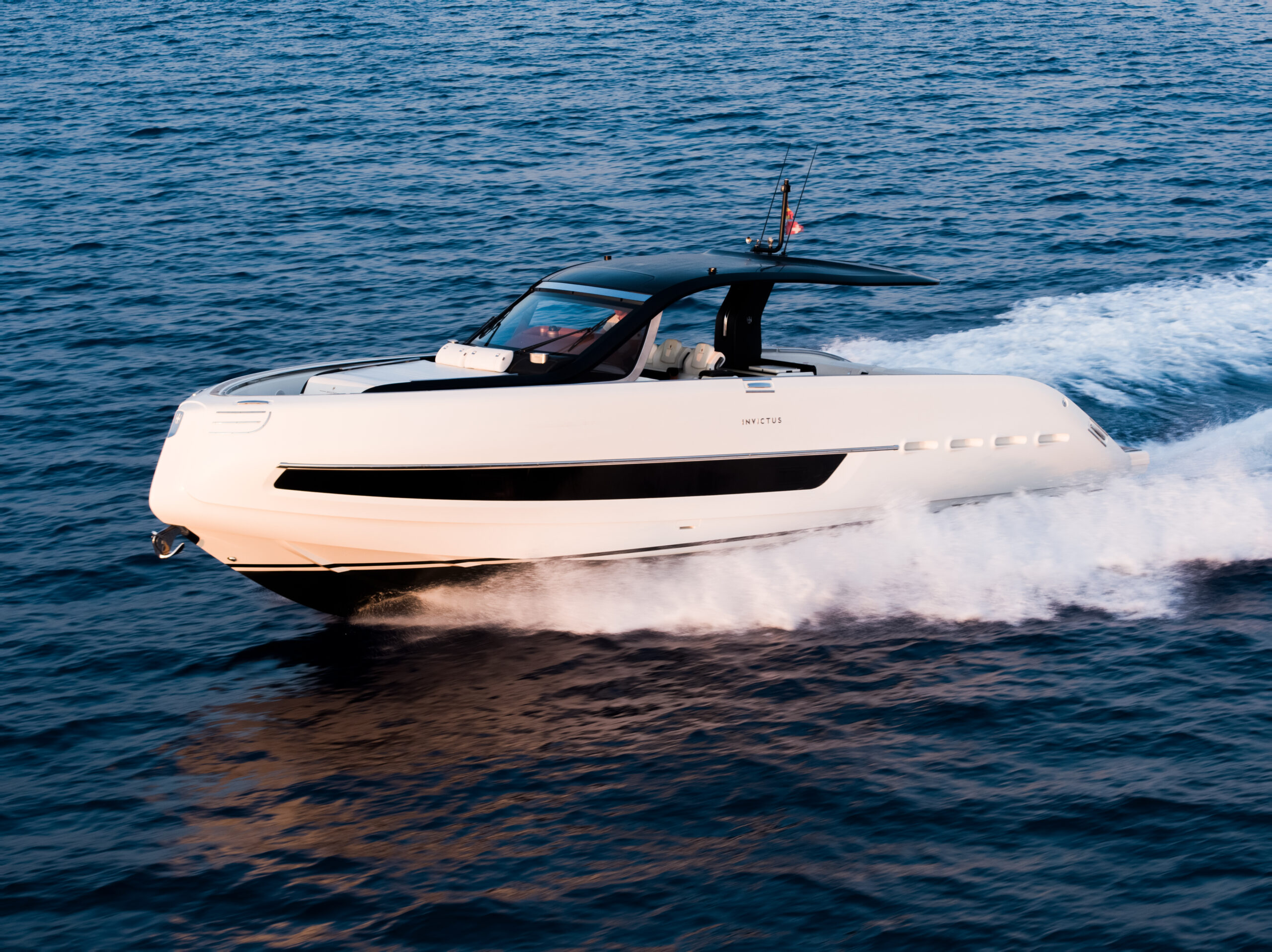 foto: 61 Invictus TT460
