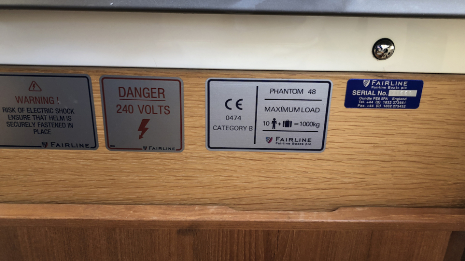 foto: 30 Fairline Phantom 48