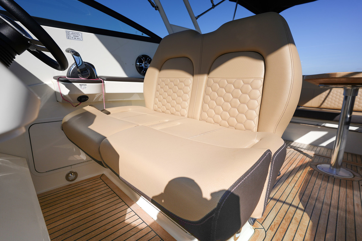 foto: 71 Sea Ray Sundancer 290