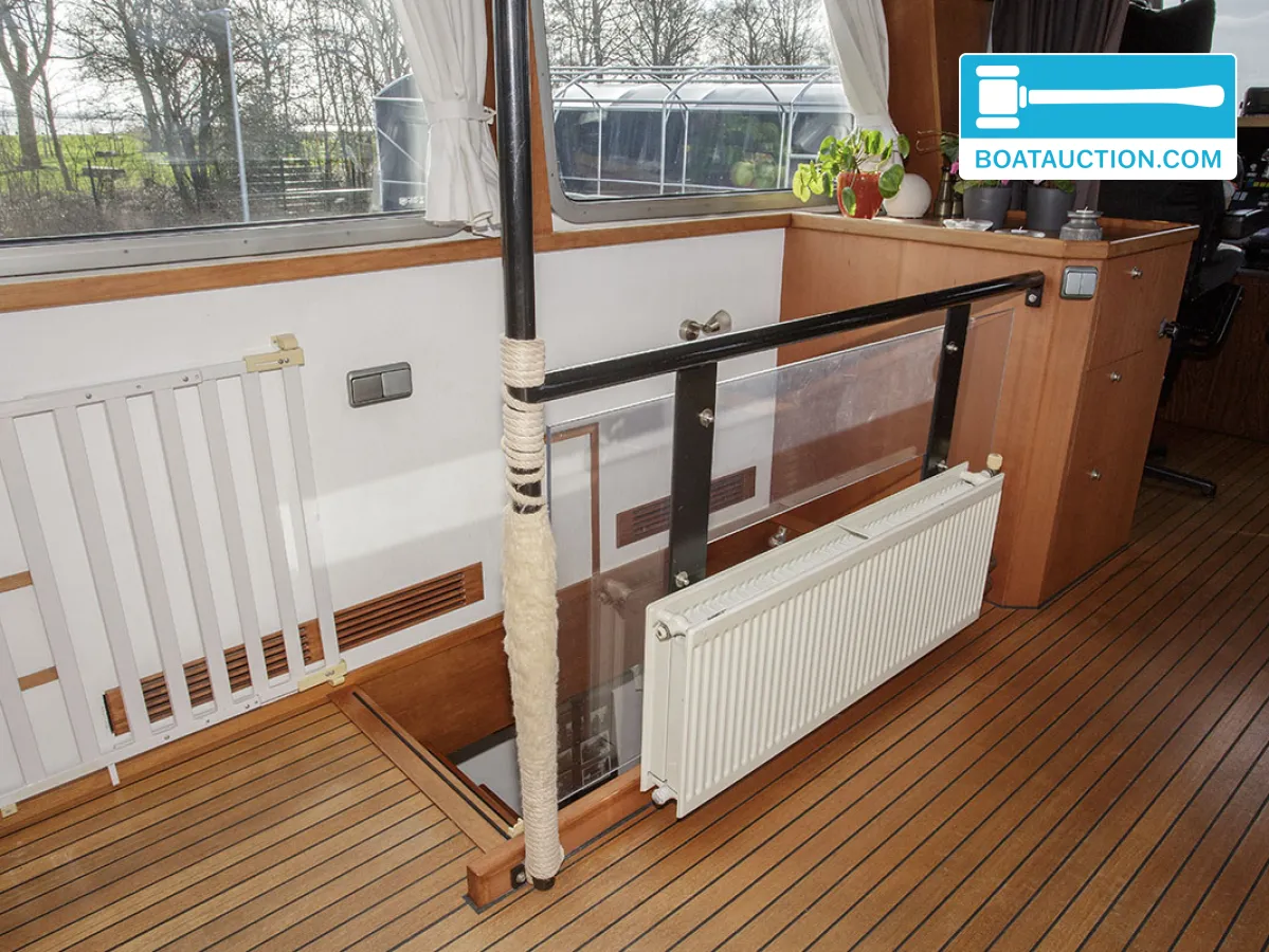 foto: 84 Bateau de patrouille 2300