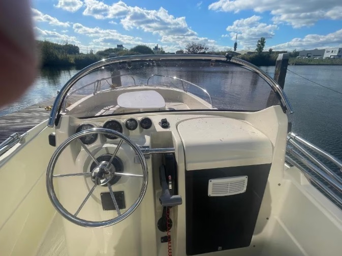 foto: 5 Console boot Prins 480 Open