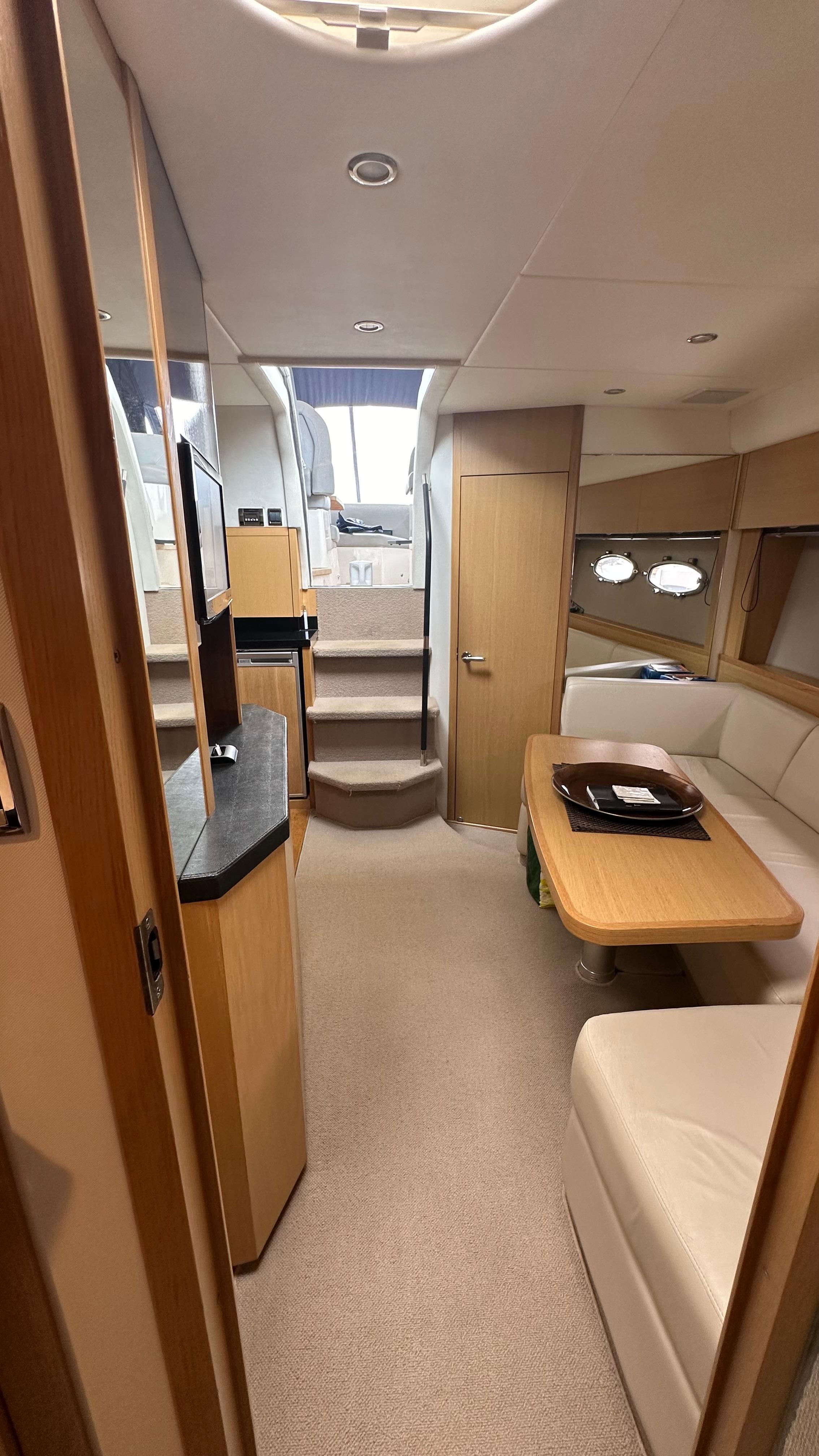 foto: 28 Princess V 42