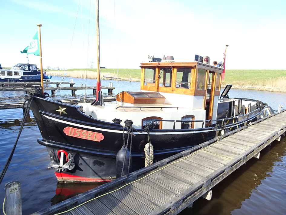 foto: 44 Motorsleepboot 13.90, IJssel