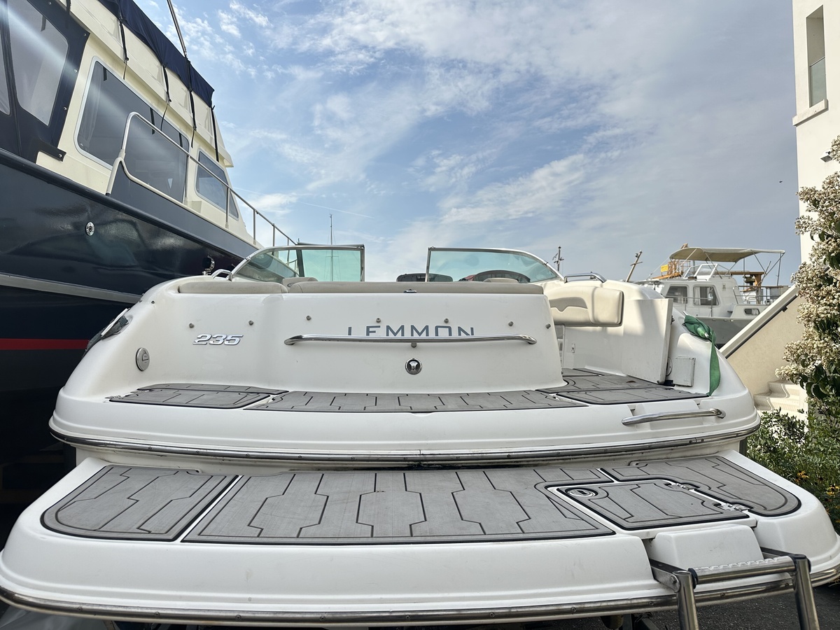 foto: 27 Chaparral 325 SSI