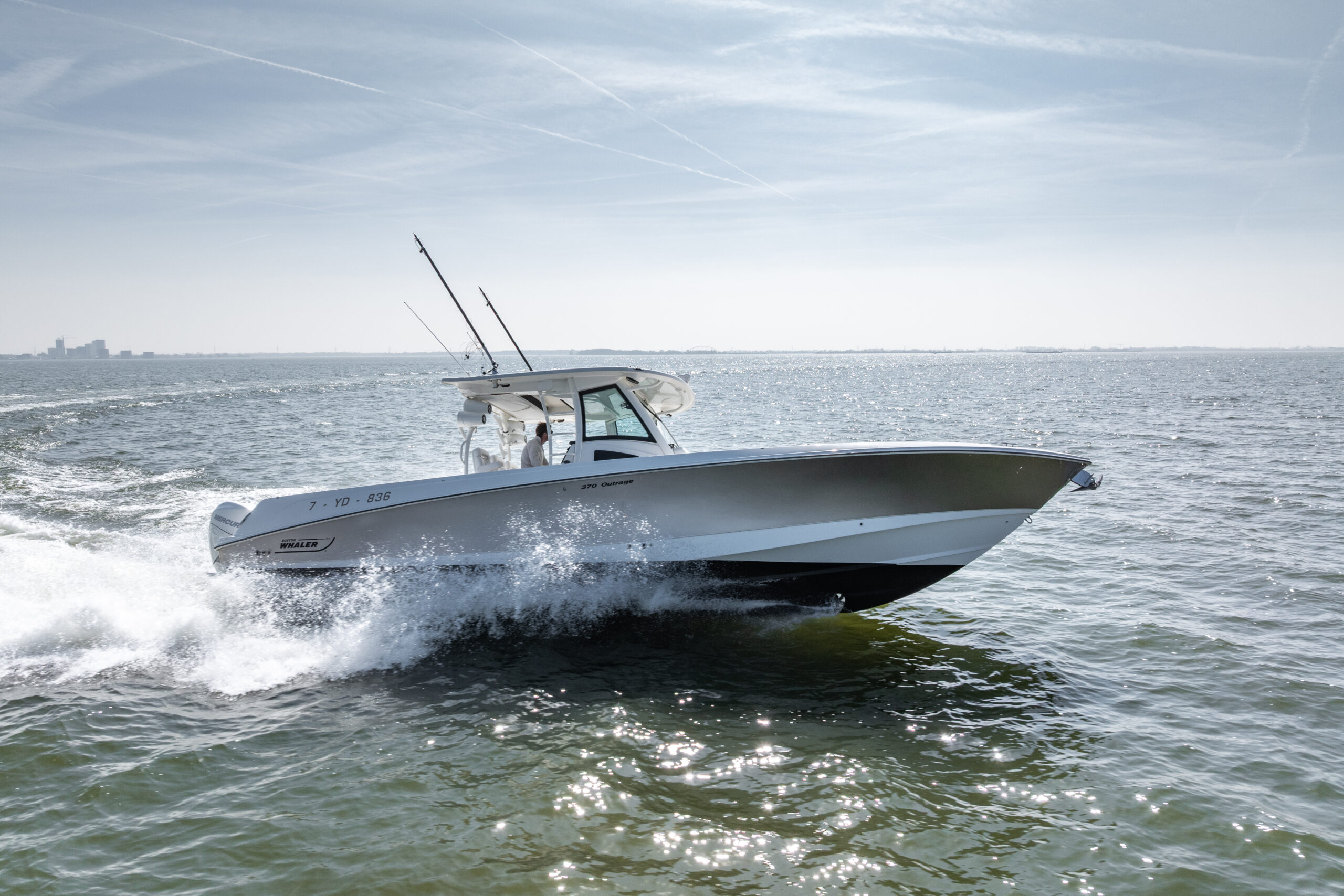 foto: 124 Boston Whaler 370 Outrage