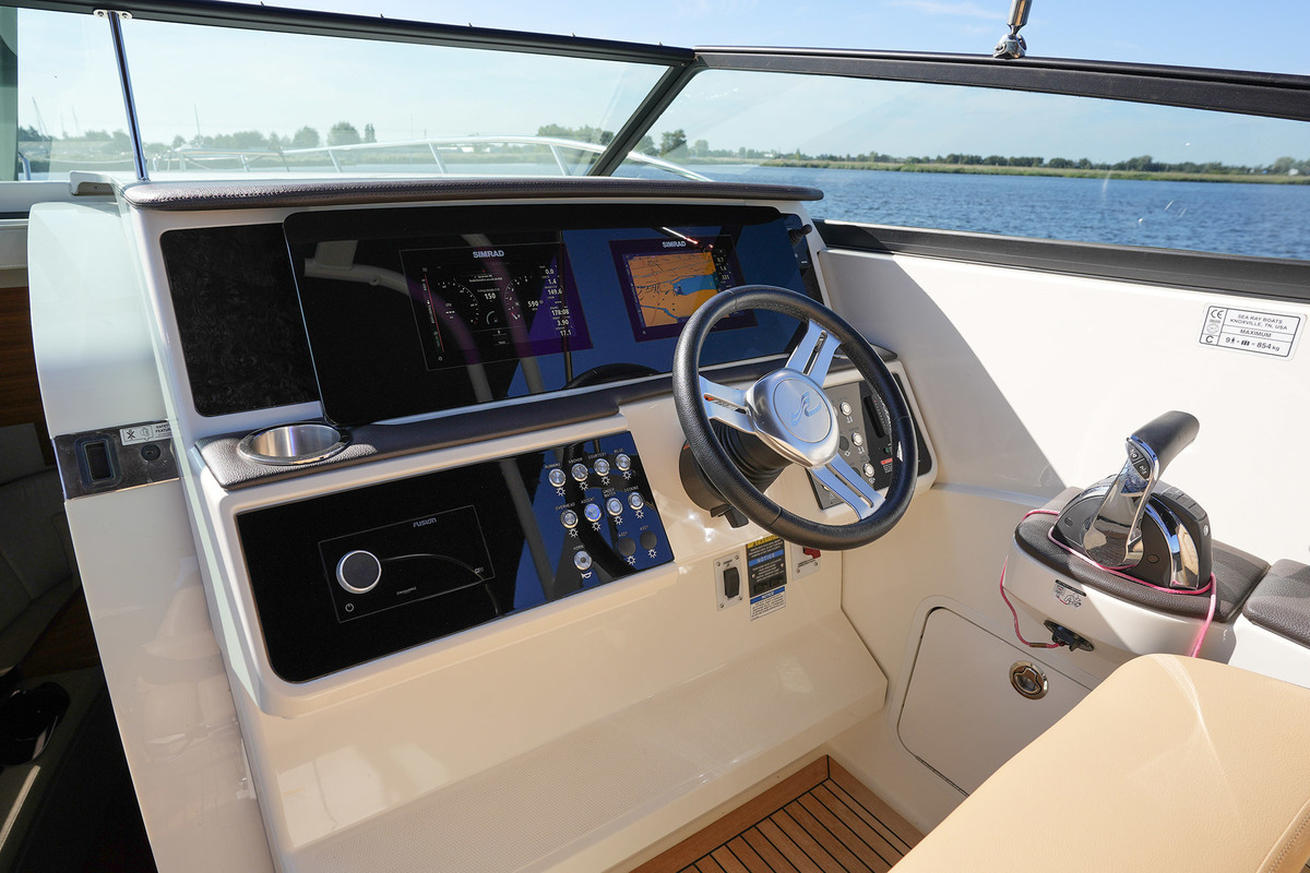 foto: 72 Sea Ray Sundancer 290