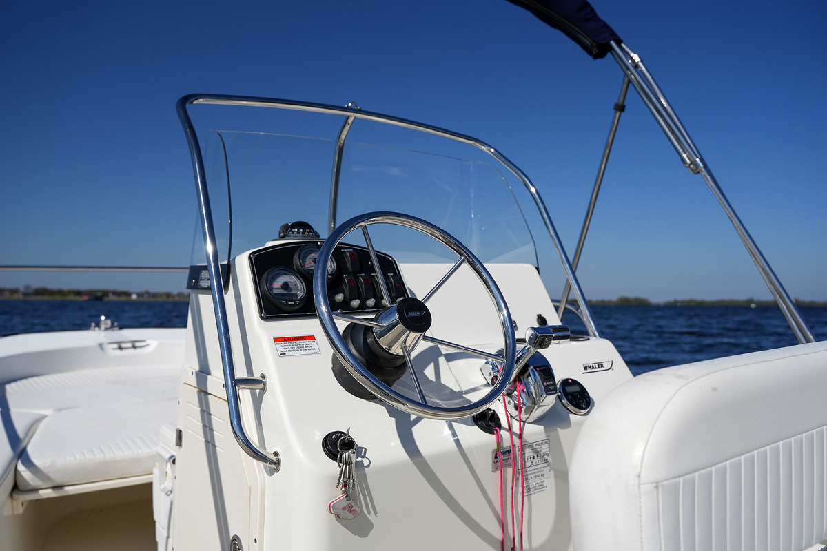 foto: 34 Boston Whaler 190 Montauk