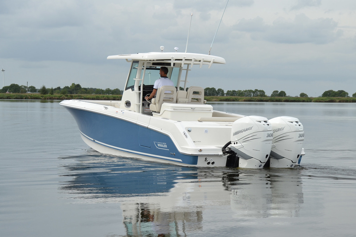 foto: 38 Boston Whaler 330 Outrage