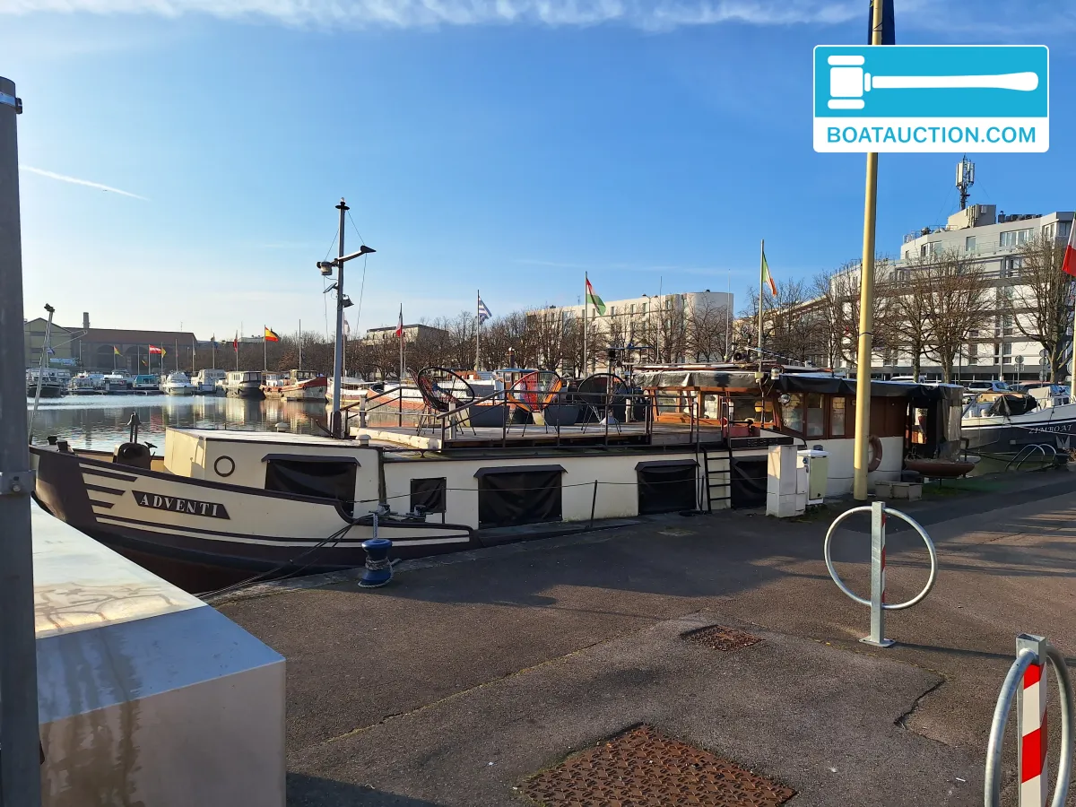 Houseboat 1700