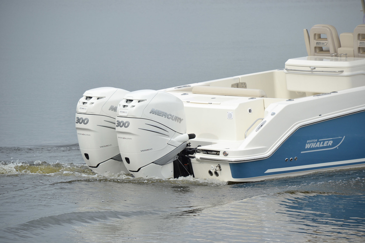foto: 71 Boston Whaler 330 Outrage