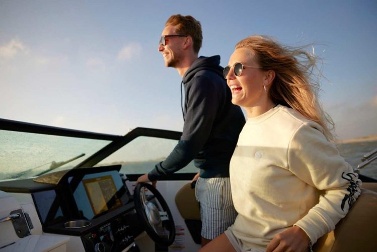 foto: 10 Sea Ray SDX 250