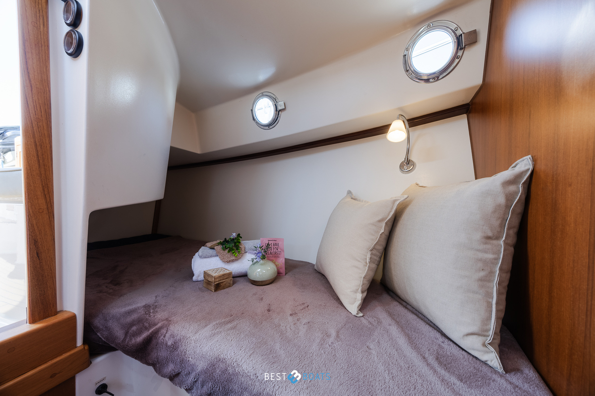 foto: 33 Interboat Intercruiser 27 Cabin
