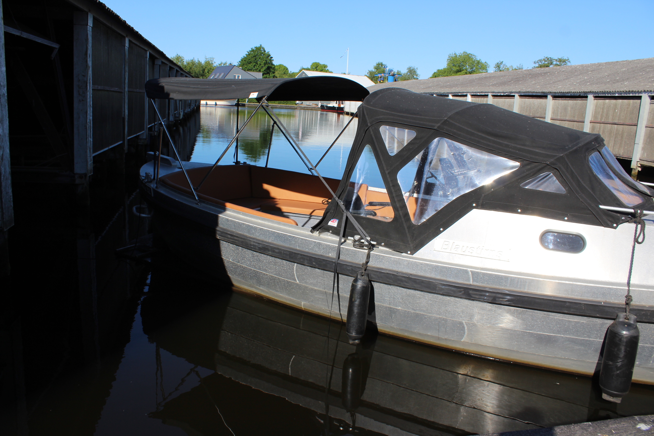 foto: 39 Black Fish Cabin 850 XL