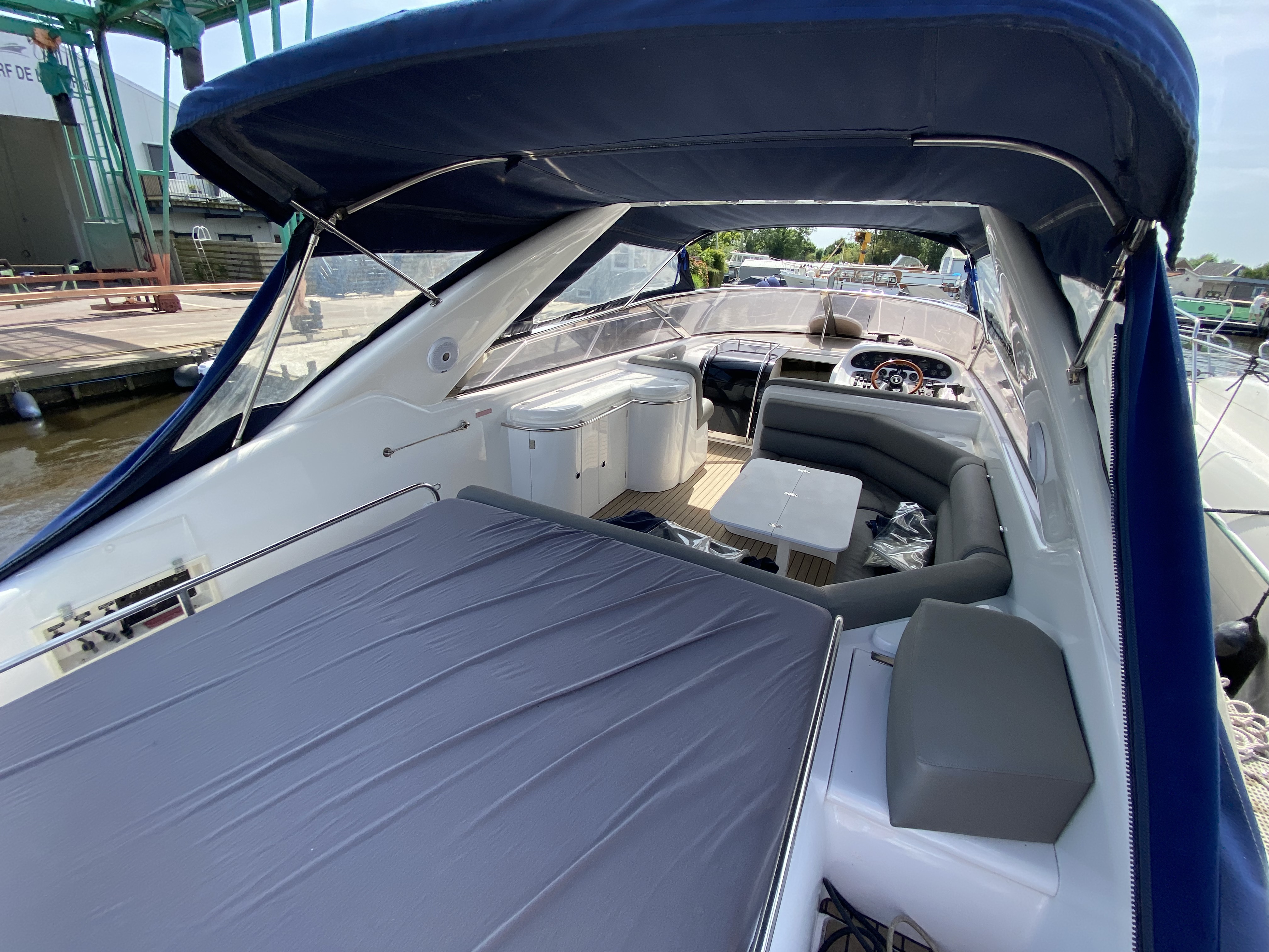 foto: 25 Sunseeker Comanche 40