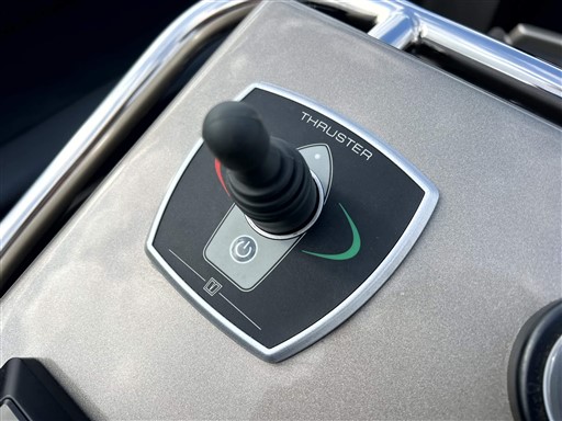 foto: 33 Seafury Hawker 725