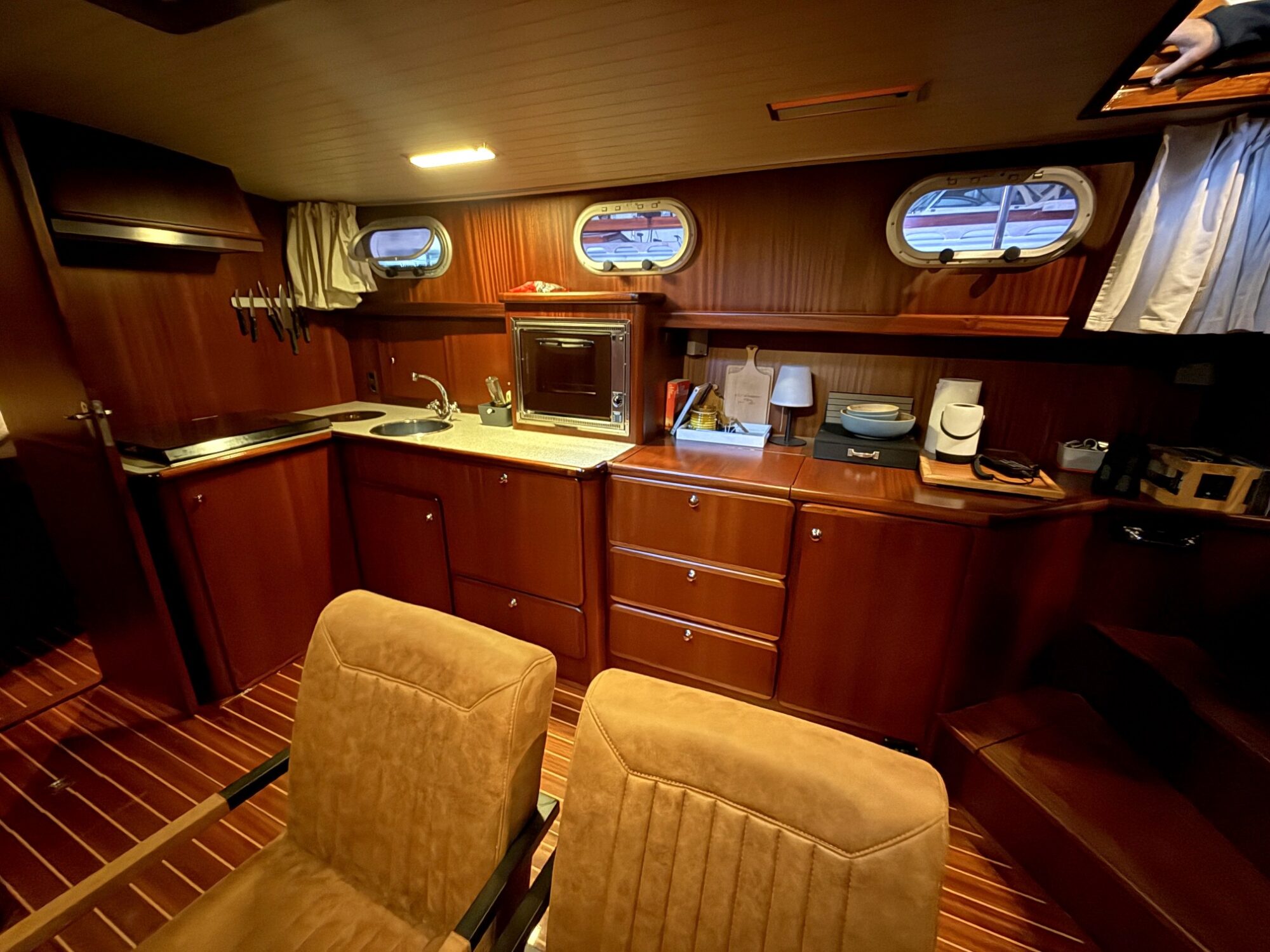 foto: 23 Crown yachts Crown Cruiser 12.85 OK Spiegeldeur