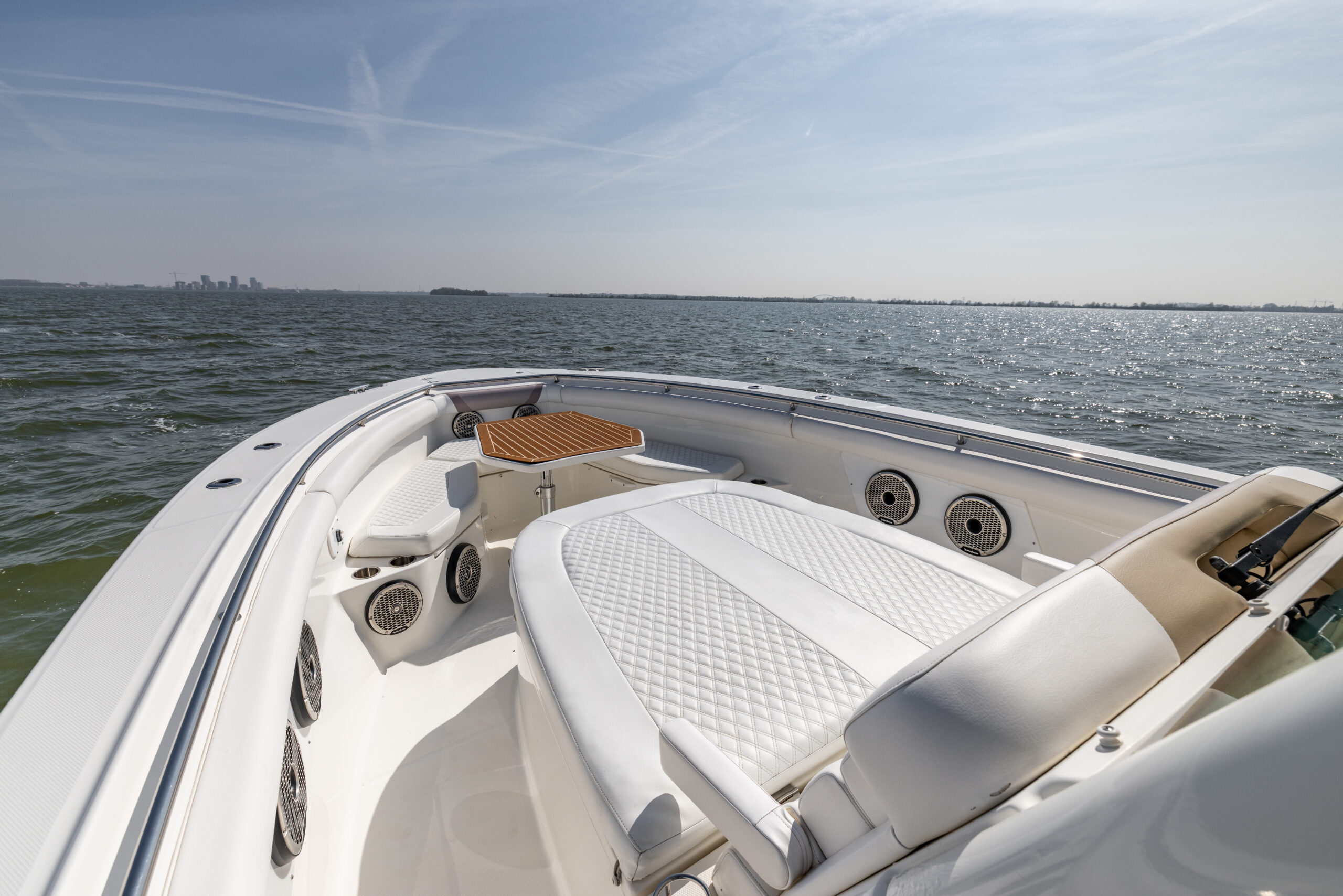 foto: 125 Boston Whaler 370 Outrage