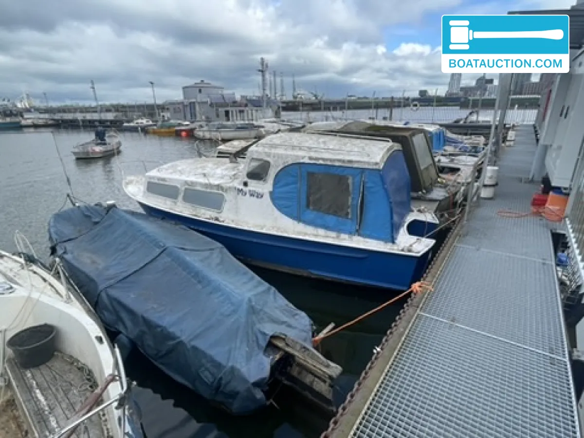 foto: 8 Cabin boat 700